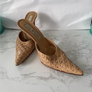 Vero Cuoio Women's Tan Woven Mules